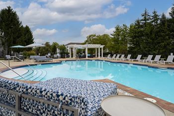 A pool with a blue and white tiled bench.